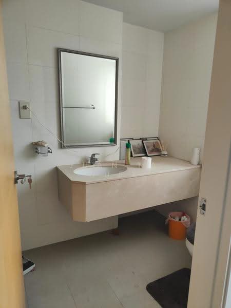 Regency Park, 11 Nathan Road, Tanglin / Holland / Bukit Timah, 4 Bedrooms, 3,648 sqft, Condominium For Rent, by Juanita Quek, 500249825 - Bathroom - PropertyGuru.com.sg
