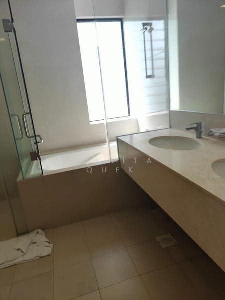 Regency Park, 11 Nathan Road, Tanglin / Holland / Bukit Timah, 4 Bedrooms, 3,648 sqft, Condominium For Rent, by Juanita Quek, 500249825 - Bathroom - PropertyGuru.com.sg