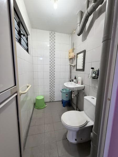 246 Yishun Avenue 9, 246 Yishun Avenue 9, Sembawang / Yishun, 3 Bedrooms, 904 sqft, HDB Flat For Sale, by Dallas Hassan, 500249836 - Bathroom - PropertyGuru.com.sg