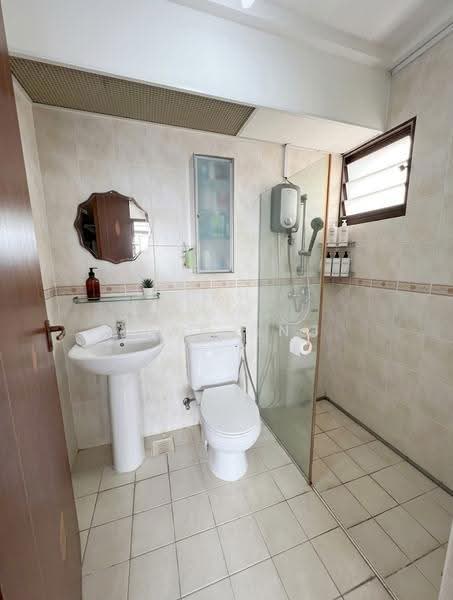 90 Tanglin Halt Road, 90 Tanglin Halt Road, Alexandra / Commonwealth, 3 Bedrooms, 915 sqft, HDB Flat For Sale, by Eryn Ang, 500249842 - Bathroom - PropertyGuru.com.sg