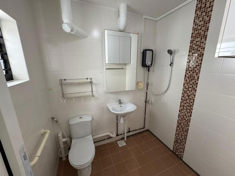 152 Woodlands Street 13, 152 Woodlands Street 13, Admiralty / Woodlands, 2 Bedrooms, 785 sqft, HDB Flat For Rent, by William Teo, 500249874 - Bathroom - PropertyGuru.com.sg