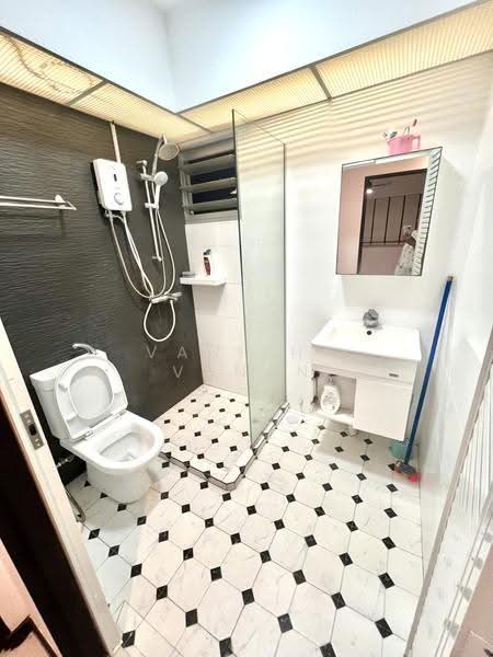 338D Anchorvale Crescent, 338D Anchorvale Crescent, Hougang / Punggol / Sengkang, Room Rental, 250 sqft, HDB Flat For Rent, by Vanitha Vanan, 500249886 - Bathroom - PropertyGuru.com.sg