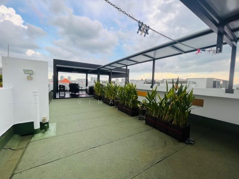 Sunny Parc, 128 Lorong K Telok Kurau, East Coast / Marine Parade, 4 Bedrooms, 2,411 sqft, Apartment For Sale, by Vina Tey, 500249893 - Pavilion with retractable roof - PropertyGuru.com.sg