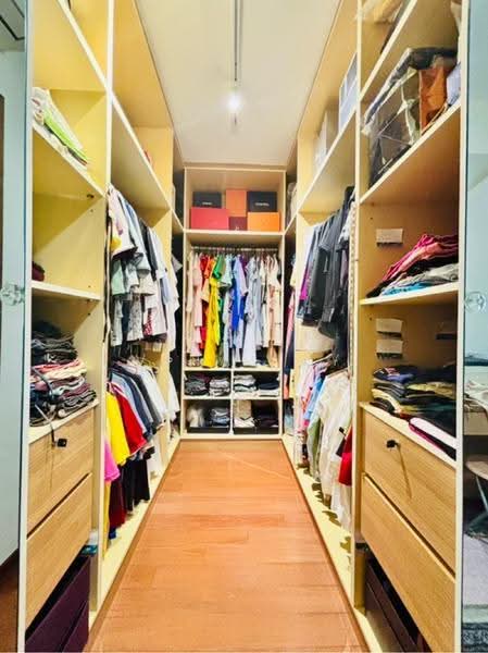 Sunny Parc, 128 Lorong K Telok Kurau, East Coast / Marine Parade, 4 Bedrooms, 2,411 sqft, Apartment For Sale, by Vina Tey, 500249893 - Walk in wardrobe - PropertyGuru.com.sg