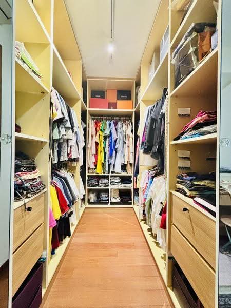 Sunny Parc, 128 Lorong K Telok Kurau, East Coast / Marine Parade, 4 Bedrooms, 2,411 sqft, Apartment For Sale, by Vina Tey, 500249893 - Walk in wardrobe - PropertyGuru.com.sg