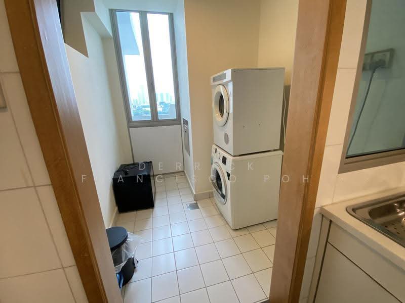 Cairnhill Crest, 2 Cairnhill Circle, Orchard / River Valley, 2 Bedrooms, 1,206 sqft, Condominium For Sale, by Derrick Francisco Poh, 500249895 - PropertyGuru.com.sg