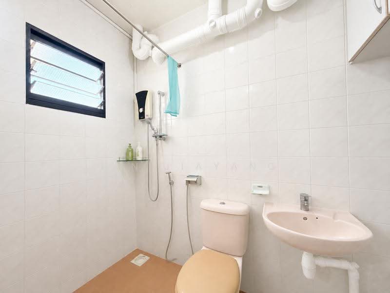 473 Choa Chu Kang Avenue 3, 473 Choa Chu Kang Avenue 3, Dairy Farm / Bukit Panjang / Choa Chu Kang, 3 Bedrooms, 1,087 sqft, HDB Flat For Sale, by Lin Jiayang, 500249896 - Bathroom - PropertyGuru.com.sg