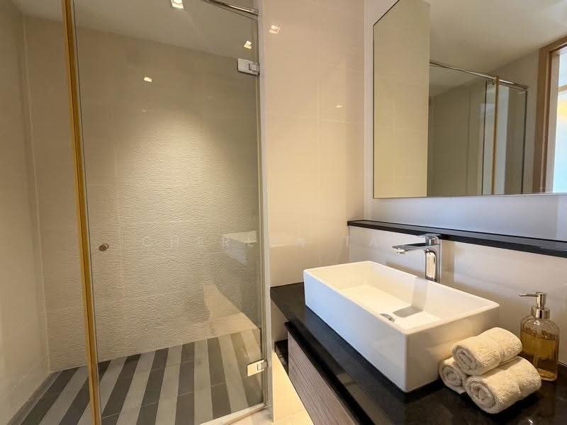 Marina Bay Residences, 18 Marina Boulevard, Boat Quay / Raffles Place / Marina, 2 Bedrooms, 1,227 sqft, Condominium For Sale, by Cherlyn Tan, 500249907 - Bathroom - PropertyGuru.com.sg