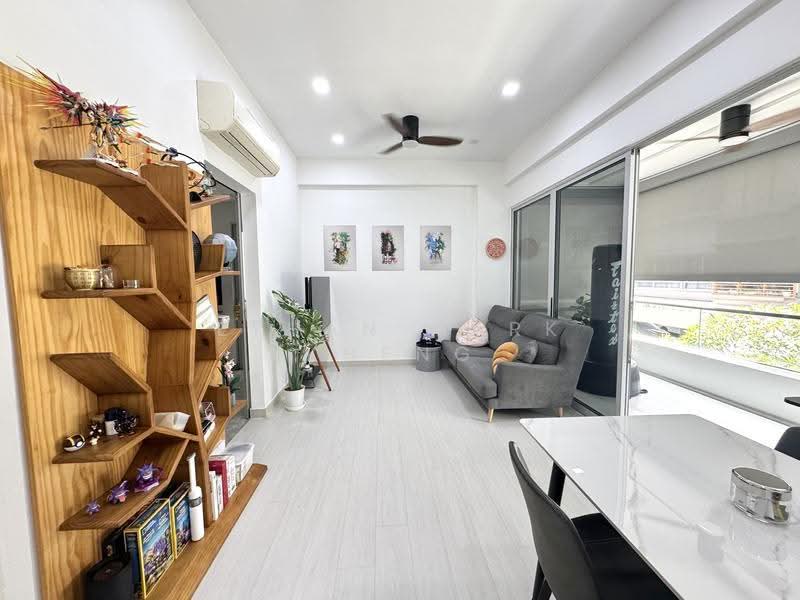 The Lucent, 101 Lorong N Telok Kurau, East Coast / Marine Parade, 2 Bedrooms, 904 sqft, Condominium For Sale, by Ethan Mark Kheng, 500249932 - Living Room - PropertyGuru.com.sg