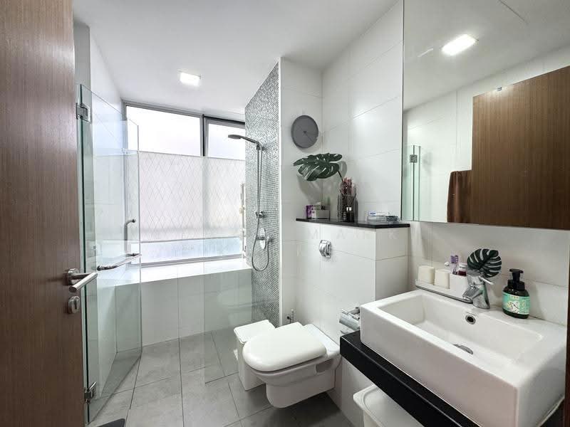 The Lucent, 101 Lorong N Telok Kurau, East Coast / Marine Parade, 2 Bedrooms, 904 sqft, Condominium For Sale, by Ethan Mark Kheng, 500249932 - Bathroom - PropertyGuru.com.sg
