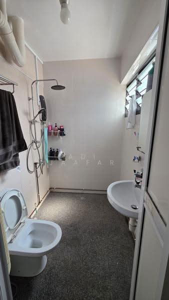 163 Tampines Street 12, 163 Tampines Street 12, Pasir Ris / Tampines, 3 Bedrooms, 1,108 sqft, HDB Flat For Sale, by Adi Jaafar, 500249943 - Bathroom - PropertyGuru.com.sg