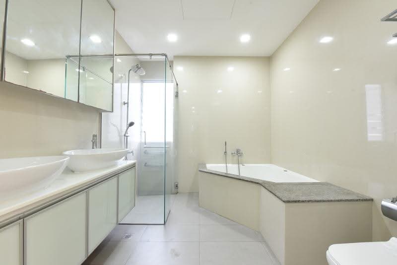 Regency Park, 9 Nathan Road, Tanglin / Holland / Bukit Timah, 4 Bedrooms, 3,650 sqft, Condominium For Rent, by Desmond Low, 500249988 - Bathroom - PropertyGuru.com.sg