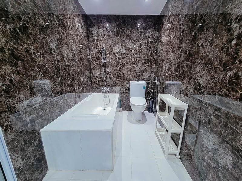 The Plaza, 7500A Beach Road, Beach Road / Bugis / Rochor, Studio, 475 sqft, Apartment For Sale, by Ssharon Loh, 500250007 - PropertyGuru.com.sg