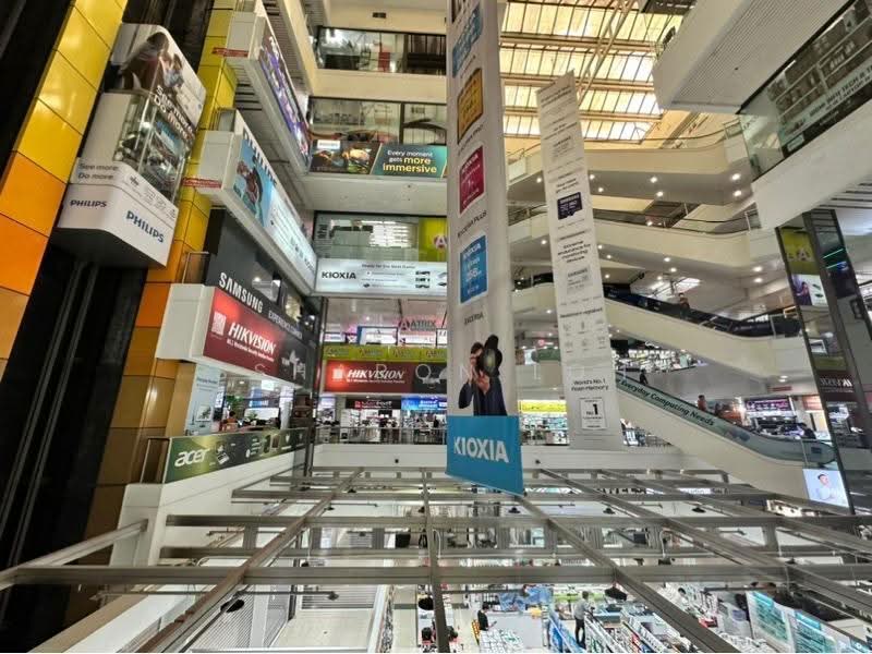 Sim Lim Square, 1 1, Beach Road / Bugis / Rochor, 301 sqft, Mall Shop For Rent, by Ssharon Loh, 500250021 - CommercialGuru.com.sg