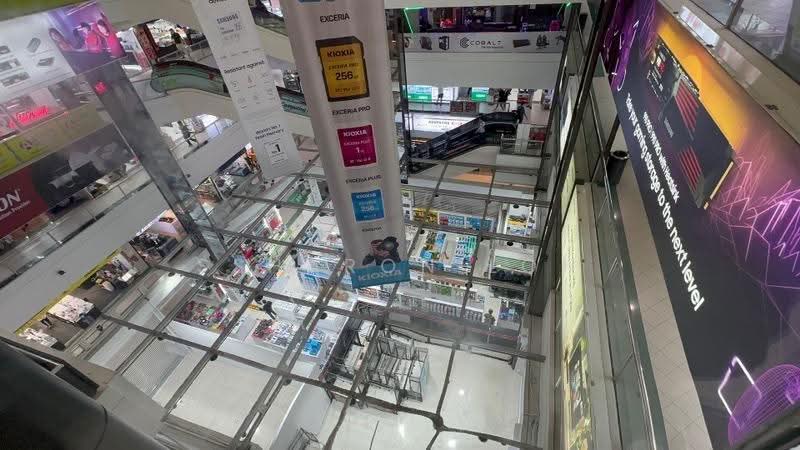 Sim Lim Square, 1 1, Beach Road / Bugis / Rochor, 301 sqft, Mall Shop For Rent, by Ssharon Loh, 500250021 - CommercialGuru.com.sg