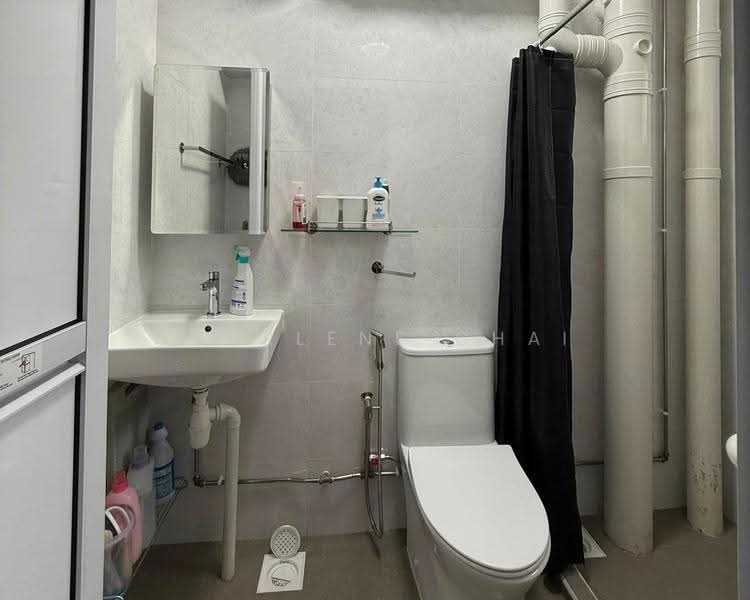 257 Serangoon Central Drive, 257 Serangoon Central Drive, Hougang / Punggol / Sengkang, 3 Bedrooms, 1,230 sqft, HDB Flat For Rent, by Charlene Chai, 500250042 - Bathroom - PropertyGuru.com.sg