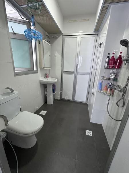 182A Woodlands Street 13, 182A Woodlands Street 13, Admiralty / Woodlands, 1 Bedroom, 506 sqft, HDB Flat For Sale, by Lua Chong Teck, 500250048 - Bathroom - PropertyGuru.com.sg