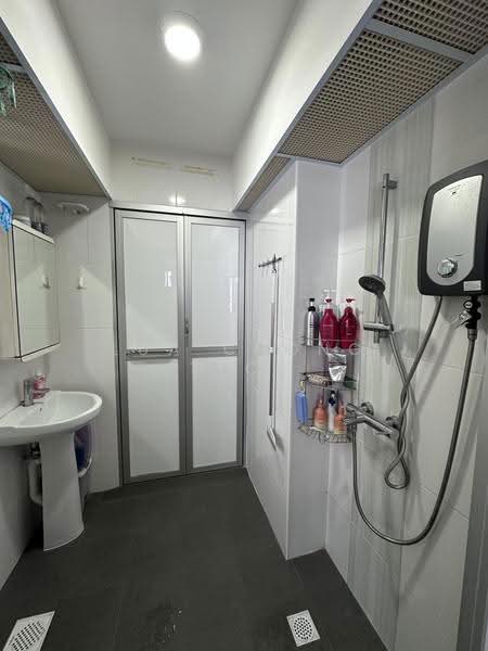 182A Woodlands Street 13, 182A Woodlands Street 13, Admiralty / Woodlands, 1 Bedroom, 506 sqft, HDB Flat For Sale, by Lua Chong Teck, 500250048 - Bathroom - PropertyGuru.com.sg