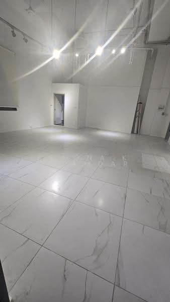 CT Hub 2, 114 Lavender Street, Balestier / Toa Payoh, 1,044 sqft, Light Industrial (B1) For Rent, by Pragna K M Kamdar, 500250070 - Interior - CommercialGuru.com.sg