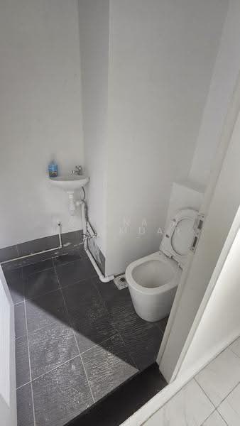 CT Hub 2, 114 Lavender Street, Balestier / Toa Payoh, 1,044 sqft, Light Industrial (B1) For Rent, by Pragna K M Kamdar, 500250070 - Bathroom - CommercialGuru.com.sg