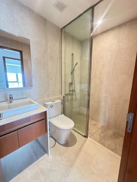 Skyline @ Orchard Boulevard, 23 Angullia Park, Orchard / River Valley, 4 Bedrooms, 2,067 sqft, Condominium For Rent, by Kesang Labattu, 500250071 - Common Bathroom - PropertyGuru.com.sg