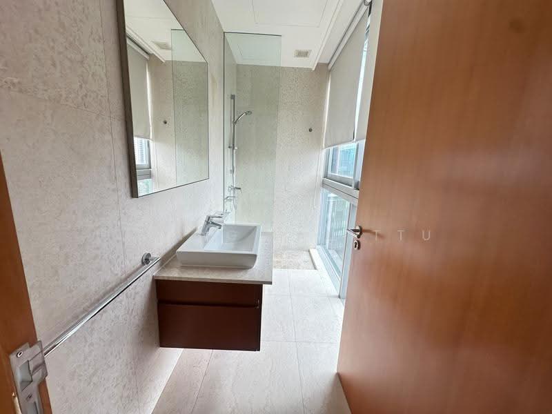 Skyline @ Orchard Boulevard, 23 Angullia Park, Orchard / River Valley, 4 Bedrooms, 2,067 sqft, Condominium For Rent, by Kesang Labattu, 500250071 - Junior Master Bathroom - PropertyGuru.com.sg