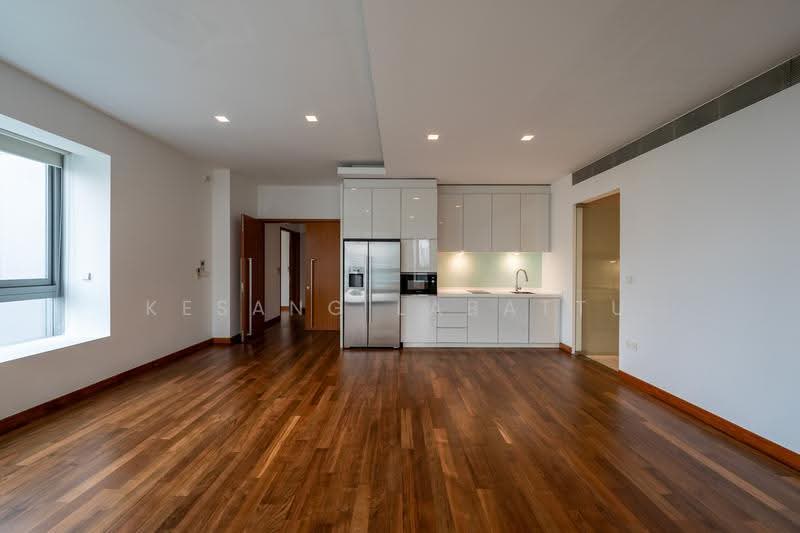 Skyline @ Orchard Boulevard, 23 Angullia Park, Orchard / River Valley, 4 Bedrooms, 2,067 sqft, Condominium For Rent, by Kesang Labattu, 500250071 - Dry Kitchen with dining - PropertyGuru.com.sg