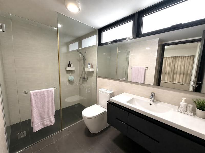 Riverparc Residence, 90 Punggol Drive, Hougang / Punggol / Sengkang, 3 Bedrooms, 990 sqft, Condominium For Sale, by Ronnie Chong 张仲捷, 500250082 - Spacious Master Bathroom - PropertyGuru.com.sg