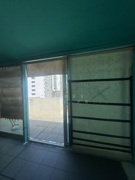 R66 Apartments, 66 Rangoon Road, Farrer Park / Serangoon Rd, 3 Bedrooms, 1,100 sqft, Apartment For Rent, by Parry Tiwari Pradeep, 500250106 - Balcony - PropertyGuru.com.sg