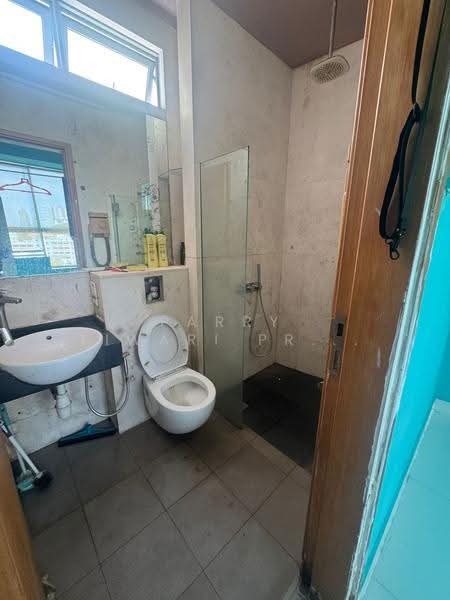 R66 Apartments, 66 Rangoon Road, Farrer Park / Serangoon Rd, 3 Bedrooms, 1,100 sqft, Apartment For Rent, by Parry Tiwari Pradeep, 500250106 - Bathroom - PropertyGuru.com.sg