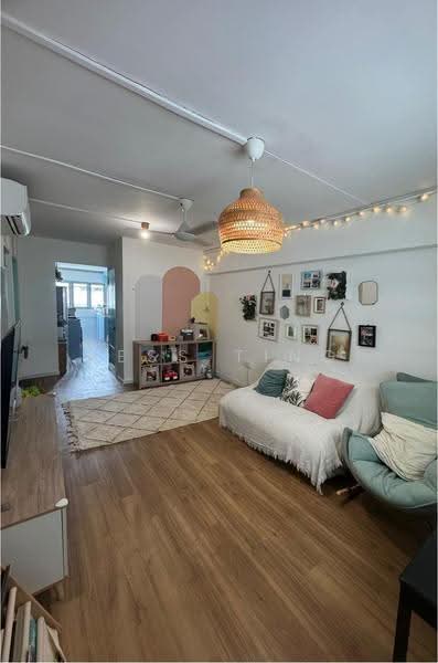 434 Tampines Street 43, 434 Tampines Street 43, Pasir Ris / Tampines, 2 Bedrooms, 797 sqft, HDB Flat For Sale, by Bess Ting, 500250110 - Living Room - PropertyGuru.com.sg