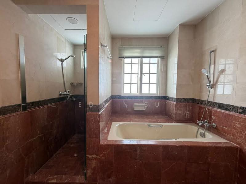 3-Storey + Basement Landed Corner Terrace @Pasir Panjang/Haw Par Villa/Kent Ridge | 5 Bed | 5 Bath, Buona Vista / West Coast / Clementi New Town, 5 Bedrooms, 3,600 sqft, Corner Terrace For Sale, by Edwin Su, 500250142 - Bathroom - PropertyGuru.com.sg