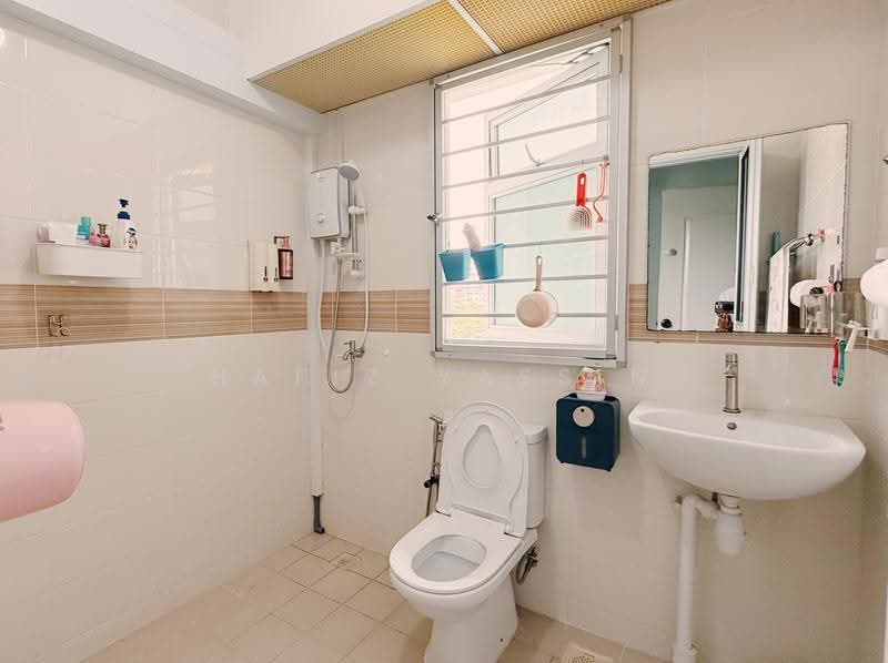 501B Yishun Street 51, 501B Yishun Street 51, Sembawang / Yishun, 3 Bedrooms, 990 sqft, HDB Flat For Sale, by Hafiz Yassin, 500250145 - Bathroom - PropertyGuru.com.sg