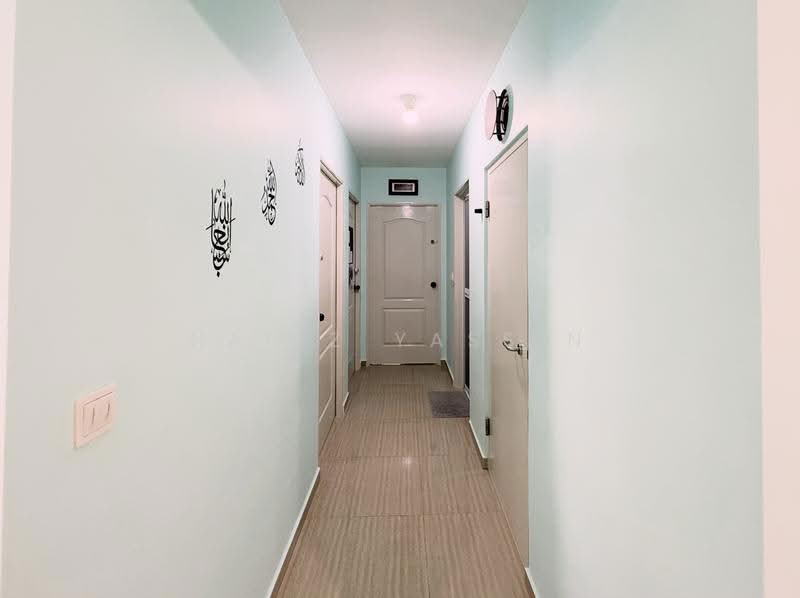 501B Yishun Street 51, 501B Yishun Street 51, Sembawang / Yishun, 3 Bedrooms, 990 sqft, HDB Flat For Sale, by Hafiz Yassin, 500250145 - Corridor - PropertyGuru.com.sg