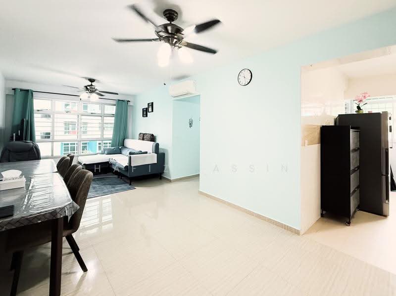 501B Yishun Street 51, 501B Yishun Street 51, Sembawang / Yishun, 3 Bedrooms, 990 sqft, HDB Flat For Sale, by Hafiz Yassin, 500250145 - Living Room - PropertyGuru.com.sg