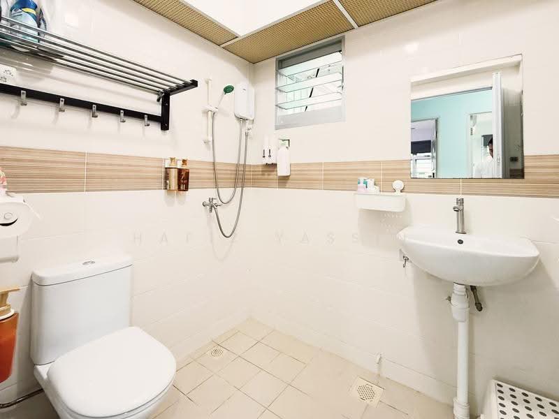 501B Yishun Street 51, 501B Yishun Street 51, Sembawang / Yishun, 3 Bedrooms, 990 sqft, HDB Flat For Sale, by Hafiz Yassin, 500250145 - Bathroom - PropertyGuru.com.sg