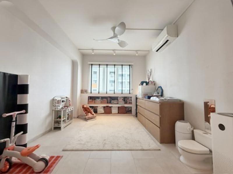 3rd common room - study/kid’s room