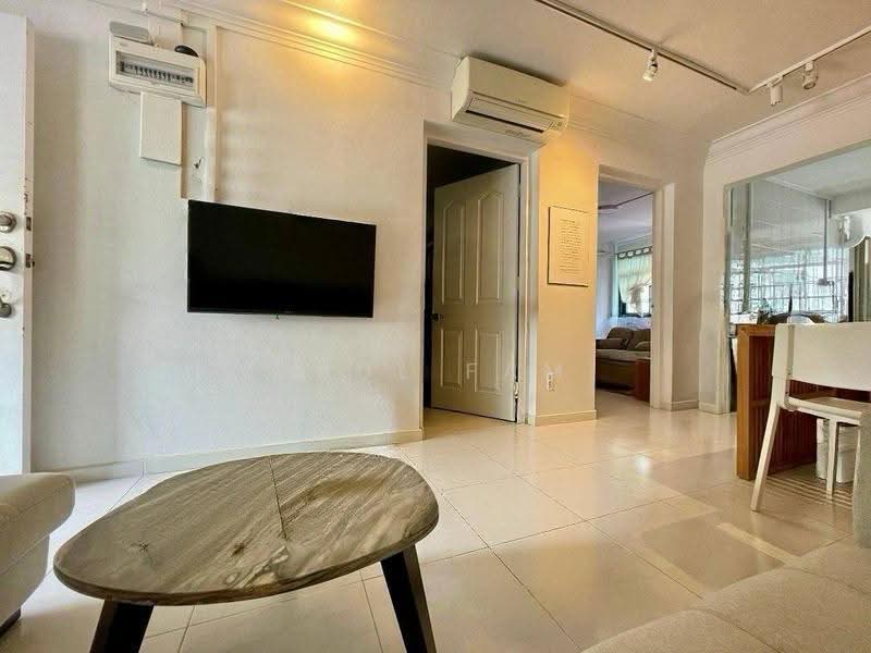 168 Stirling Road, 168 Stirling Road, Alexandra / Commonwealth, 2 Bedrooms, 647 sqft, HDB Flat For Rent, by Paul Fam, 500250159 - Living Room - PropertyGuru.com.sg