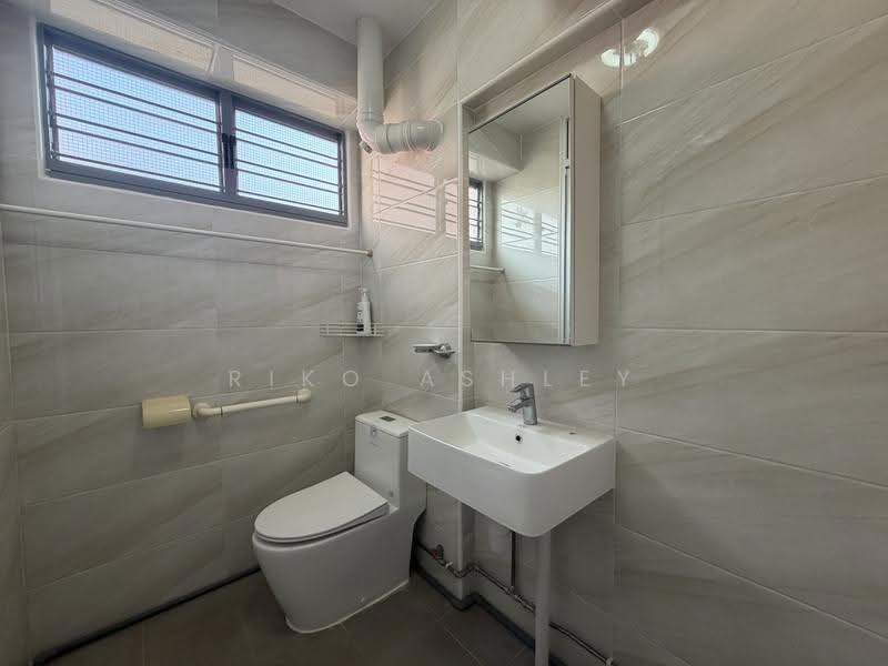 1 Toh Yi Drive, 1 Toh Yi Drive, Clementi Park / Upper Bukit Timah, 3 Bedrooms, 1,119 sqft, HDB Flat For Rent, by Riko Ashley, 500250160 - Bathroom - PropertyGuru.com.sg
