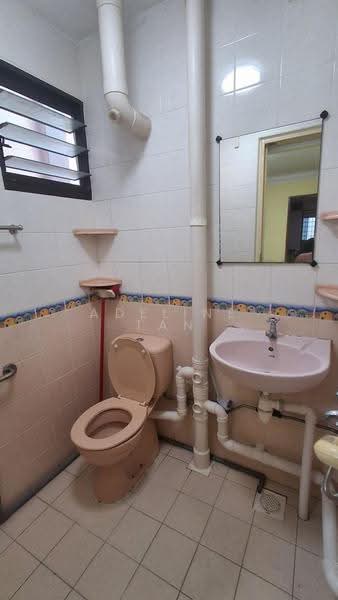 130 Ang Mo Kio Avenue 3, 130 Ang Mo Kio Avenue 3, Ang Mo Kio / Bishan / Thomson, Room Rental, 200 sqft, HDB Flat For Rent, by Adeline Tan, 500250165 - Bathroom - PropertyGuru.com.sg