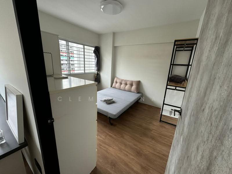 402 Choa Chu Kang Avenue 3, 402 Choa Chu Kang Avenue 3, Dairy Farm / Bukit Panjang / Choa Chu Kang, 2 Bedrooms, 900 sqft, HDB Flat For Rent, by Clement Nah, 500250182 - Bedroom - PropertyGuru.com.sg