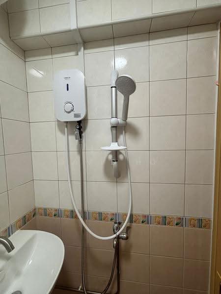 208 Ang Mo Kio Avenue 1, 208 Ang Mo Kio Avenue 1, Ang Mo Kio / Bishan / Thomson, Room Rental, 130 sqft, HDB Flat For Rent, by David Ho, 500250188 - Bathroom - PropertyGuru.com.sg