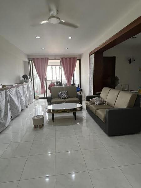 837 Hougang Central, 837 Hougang Central, Hougang / Punggol / Sengkang, 3 Bedrooms, 117 sqft, HDB Flat For Rent, by Chris Yong, 500250207 - Living hall with balcony - PropertyGuru.com.sg