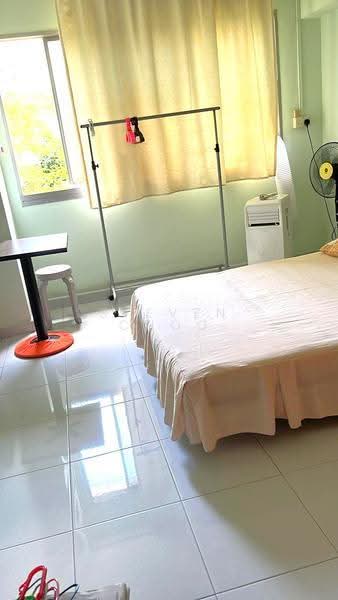 422 Hougang Avenue 6, 422 Hougang Avenue 6, Hougang / Punggol / Sengkang, Room Rental, 120 sqft, HDB Flat For Rent, by Steven Choo, 500250215 - Bedroom - PropertyGuru.com.sg