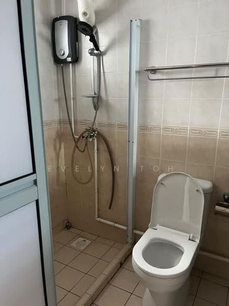 684D Choa Chu Kang Crescent, 684D Choa Chu Kang Crescent, Dairy Farm / Bukit Panjang / Choa Chu Kang, Room Rental, 200 sqft, HDB Flat For Rent, by Evelyn Toh, 500250218 - Bathroom - PropertyGuru.com.sg