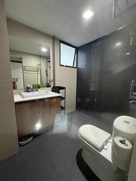 Parc Oasis, 35 Jurong East Avenue 1, Boon Lay / Jurong / Tuas, Room Rental, 170 sqft, Condominium For Rent, by Gwen Ooi, 500250232 - Bathroom - PropertyGuru.com.sg