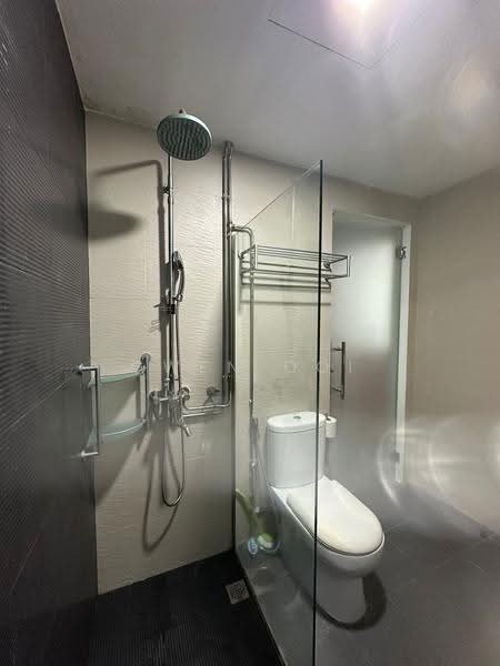 Parc Oasis, 35 Jurong East Avenue 1, Boon Lay / Jurong / Tuas, Room Rental, 170 sqft, Condominium For Rent, by Gwen Ooi, 500250232 - Bathroom - PropertyGuru.com.sg