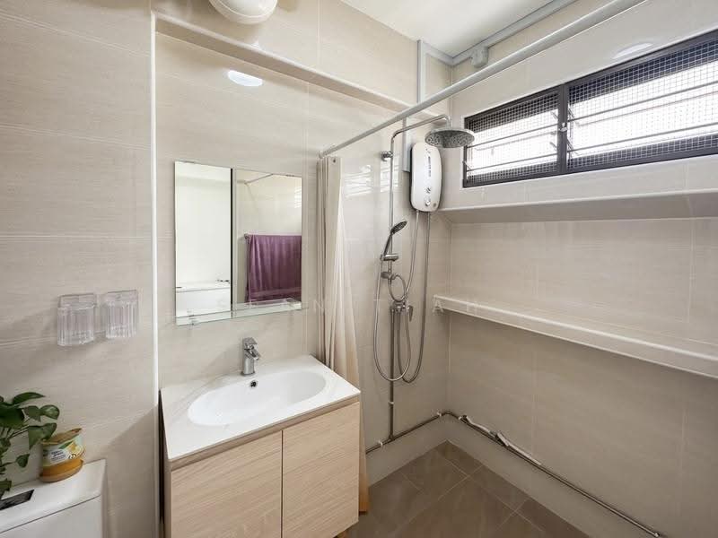 724 Jurong West Street 72, 724 Jurong West Street 72, Boon Lay / Jurong / Tuas, 3 Bedrooms, 1,119 sqft, HDB Flat For Sale, by Sean Tiah, 500250253 - Bathroom - PropertyGuru.com.sg