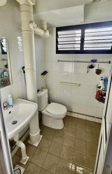 521 Bedok North Avenue 1, 521 Bedok North Avenue 1, Bedok / Upper East Coast, 2 Bedrooms, 721 sqft, HDB Flat For Sale, by Nadiah Nasir, 500250259 - Bathroom - PropertyGuru.com.sg