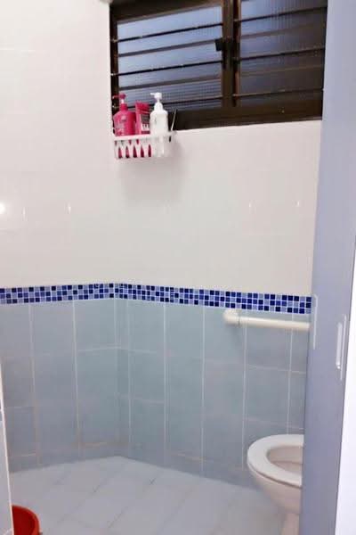 339 Jurong East Avenue 1, 339 Jurong East Avenue 1, Boon Lay / Jurong / Tuas, Room Rental, 150 sqft, HDB Flat For Rent, by Jeffrey Lee, 500250262 - Bathroom - PropertyGuru.com.sg